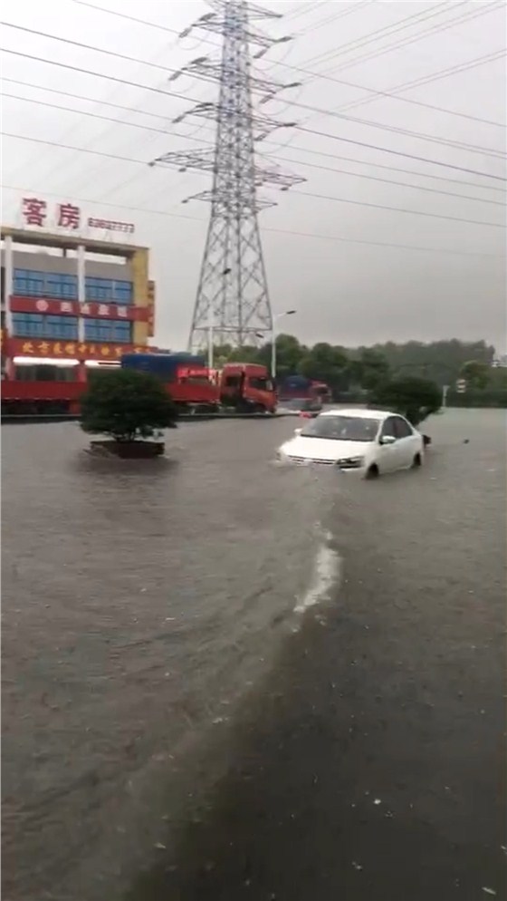 一场大雨淹没了常州，龙城变水城，救援工作积极开展中！！！20